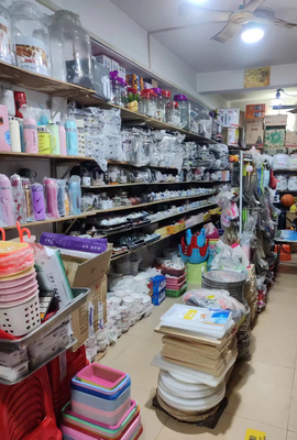 80后夫妻掘金“即時零售” 百貨小店的十年變遷與品質堅守